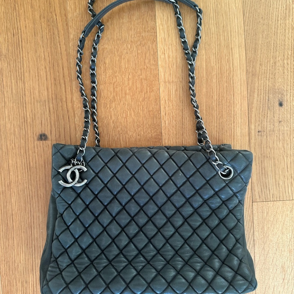 Chanel Black Quilted Shoulder Bag with Silver Chain
